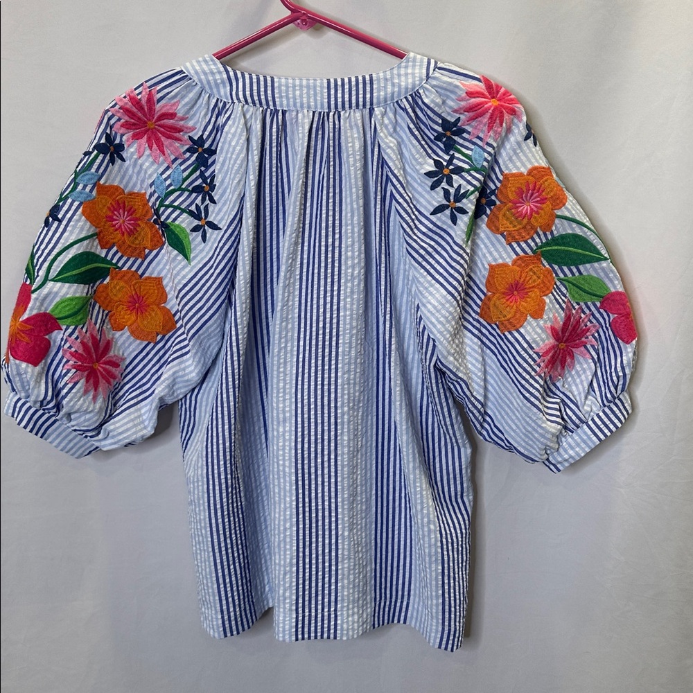 THML Remy puffed sleeve top in blue/white seersucker top. Size M - Picture 4 of 5